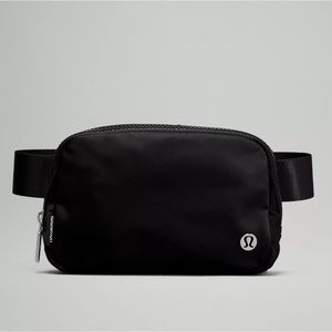 NWT Lululemon Everywhere Belt Bag (black)